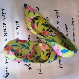 NWOT ALDO Yellow and Pink Floral heels